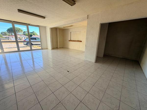 Local commercial Saint Medard En Jalles 153 m2