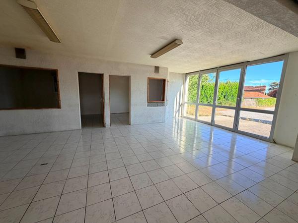 Local commercial Saint Medard En Jalles 153 m2