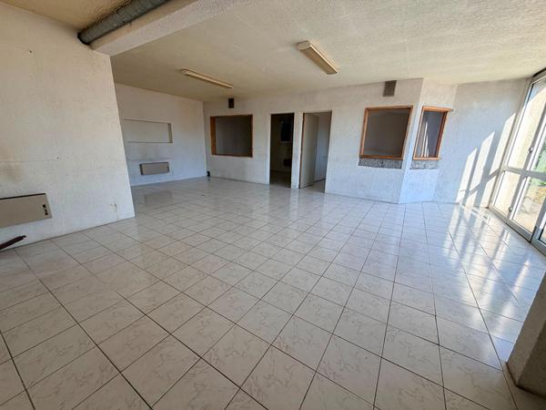 Local commercial Saint Medard En Jalles 153 m2