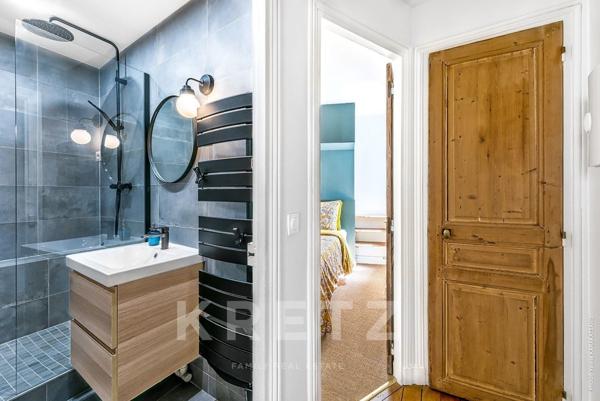 Élégant 2 pièces au charme parisien préservé