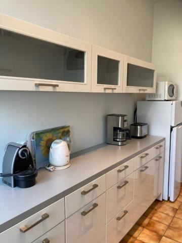 Tout proche de  Saint-André de Cubzac ,au calme à La Lande de Fronsac ,découvrez cette maison de village  R+1  en pierre 1900  d'environ 101 m² habitables