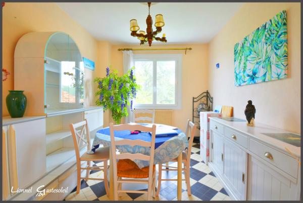 Deux Maisons sur un vaste terrain arboré, idéal pour une famille avec personne âgée ou location saisonnière