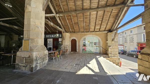 A vendre à VALENCE-EN-POITOU, COUHE (86700), Un immeuble de rapport au cœur de COUHE (86)