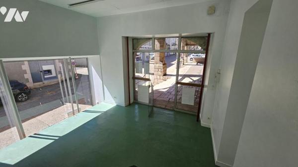 A vendre à VALENCE-EN-POITOU, COUHE (86700), Un immeuble de rapport au cœur de COUHE (86)