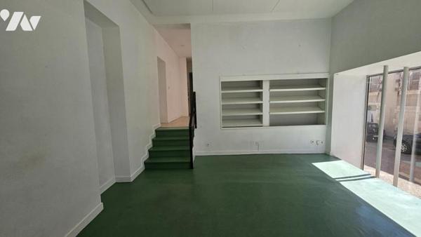 A vendre à VALENCE-EN-POITOU, COUHE (86700), Un immeuble de rapport au cœur de COUHE (86)