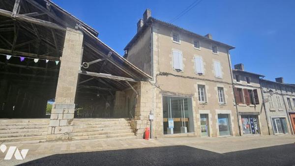 A vendre à VALENCE-EN-POITOU, COUHE (86700), Un immeuble de rapport au cœur de COUHE (86)