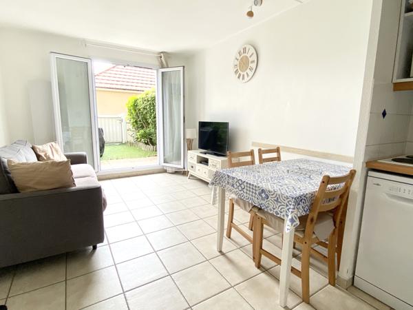 Port Guillaume : Coquet appartement 2 Pièces en duplex avec terrasse et jardinet
