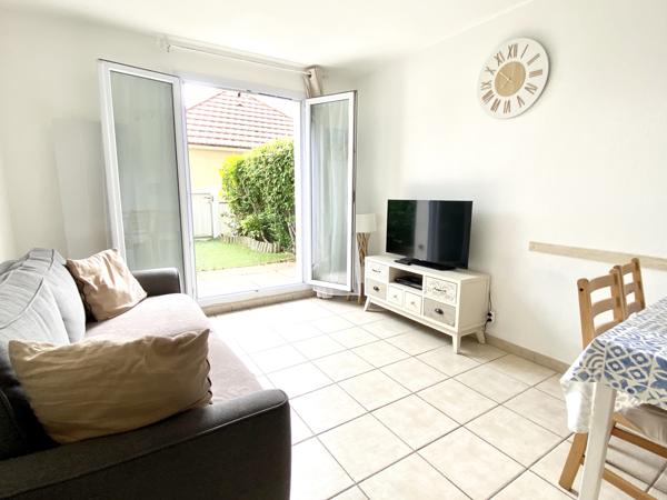 Port Guillaume : Coquet appartement 2 Pièces en duplex avec terrasse et jardinet