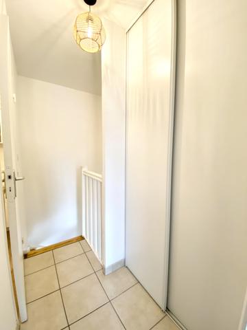 Port Guillaume : Coquet appartement 2 Pièces en duplex avec terrasse et jardinet