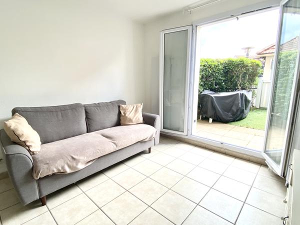 Port Guillaume : Coquet appartement 2 Pièces en duplex avec terrasse et jardinet