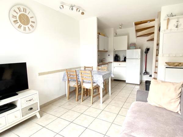 Port Guillaume : Coquet appartement 2 Pièces en duplex avec terrasse et jardinet