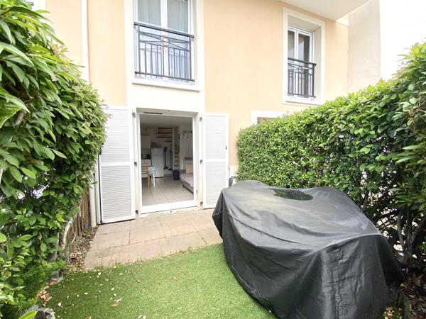 Port Guillaume : Coquet appartement 2 Pièces en duplex avec terrasse et jardinet