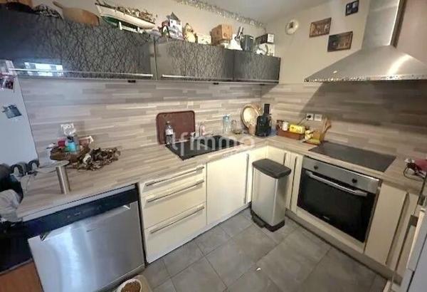 T2 43M2 + 10M2 Terrasse rue Marguerite Desnuelle 13010