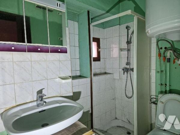 A vendre à Bar-sur- Aube,  à 10 min du parc Nigloland, 15 min du Mémorial Charles De Gaulle, 20...