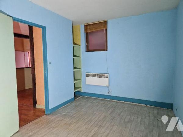 A vendre à Bar-sur- Aube,  à 10 min du parc Nigloland, 15 min du Mémorial Charles De Gaulle, 20...