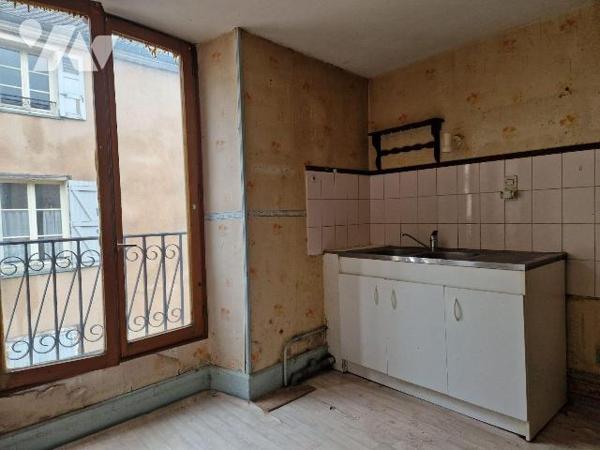 A vendre à Bar-sur- Aube,  à 10 min du parc Nigloland, 15 min du Mémorial Charles De Gaulle, 20...