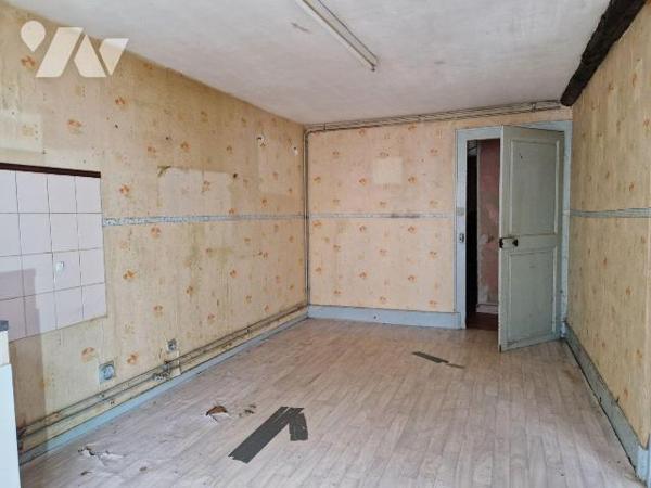 A vendre à Bar-sur- Aube,  à 10 min du parc Nigloland, 15 min du Mémorial Charles De Gaulle, 20...