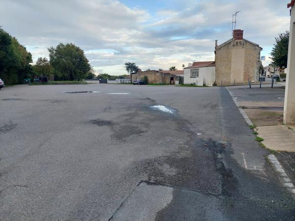 L'AFFAIRE DU MOIS : Sur l'axe LES SABLES-LA ROCHE un hôtel-Bar-Restaurant