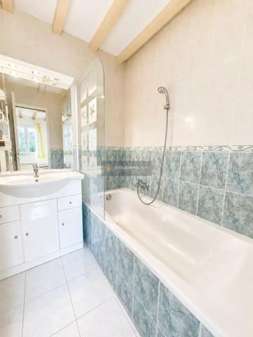 Vente                                                      Maison
                        
                     4 pièces                      95 m2                     à Fréjus