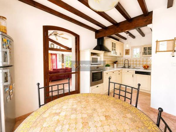 Vente                                                      Maison
                        
                     4 pièces                      95 m2                     à Fréjus