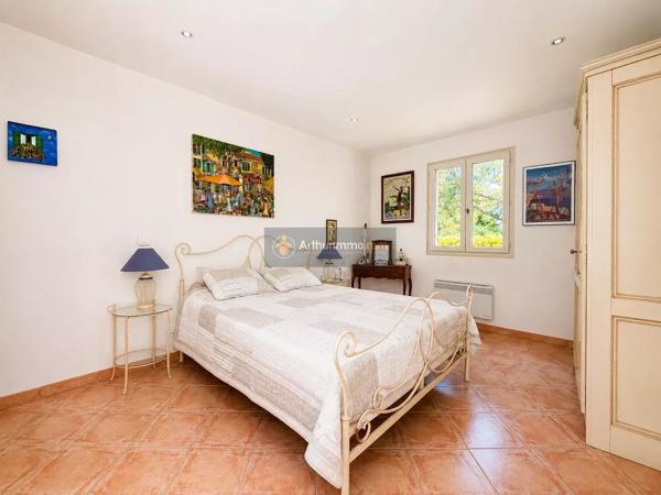 Vente                                                      Maison
                        
                     4 pièces                      95 m2                     à Fréjus