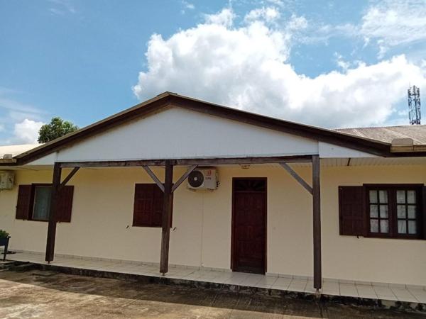 La petite maison au bord du lac