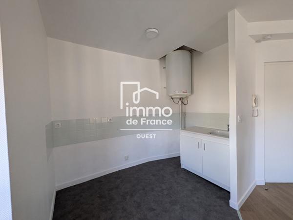 A LOUER. Appartement Hyper centre-ville Laval 3 pièce(s) 45.40 m2.