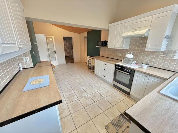 Pradines (46090), maison 5 chambres 210 m2 sur 5000 m² de terrain avec piscine