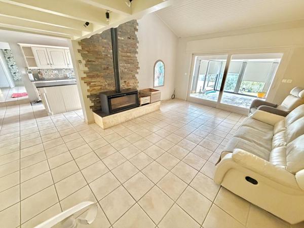 Pradines (46090), maison 5 chambres 210 m2 sur 5000 m² de terrain avec piscine