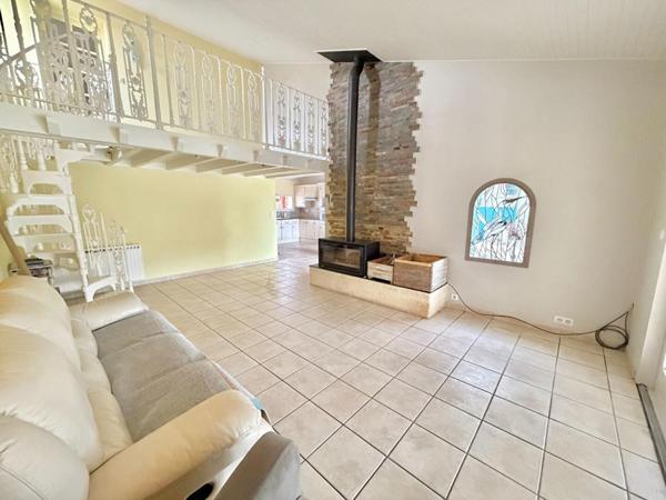 Pradines (46090), maison 5 chambres 210 m2 sur 5000 m² de terrain avec piscine