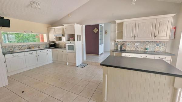 Pradines (46090), maison 5 chambres 210 m2 sur 5000 m² de terrain avec piscine