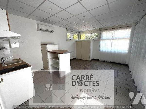 OPPORTUNITE RARE A LA VENTE : Immeuble de plain pied, en pleine propriété implanté sur parcelle...