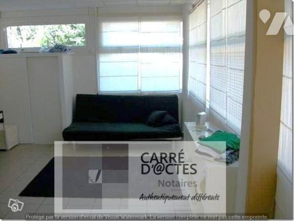 OPPORTUNITE RARE A LA VENTE : Immeuble de plain pied, en pleine propriété implanté sur parcelle...