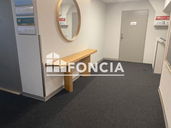 Location Local commercial 1 pièce 61.9 m² - 30 RUE DE GREBELIN La Roche Sur Foron 74800