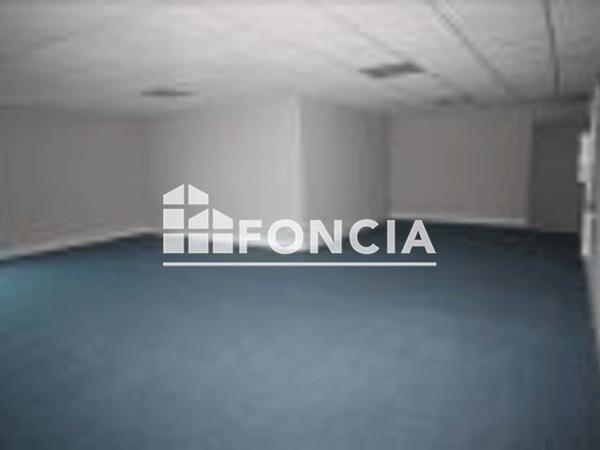 Location Local commercial 1 pièce 61.9 m² - 30 RUE DE GREBELIN La Roche Sur Foron 74800