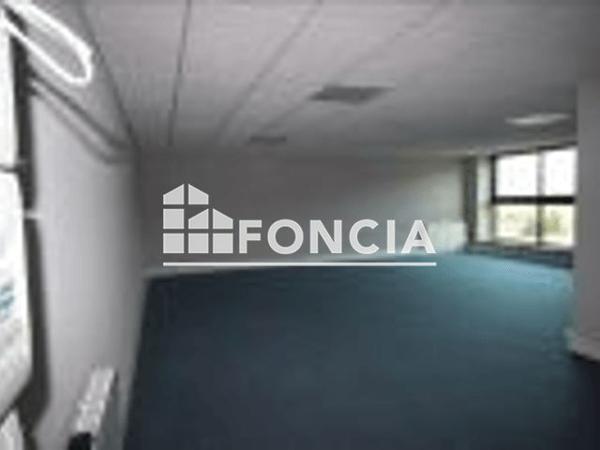 Location Local commercial 1 pièce 61.9 m² - 30 RUE DE GREBELIN La Roche Sur Foron 74800