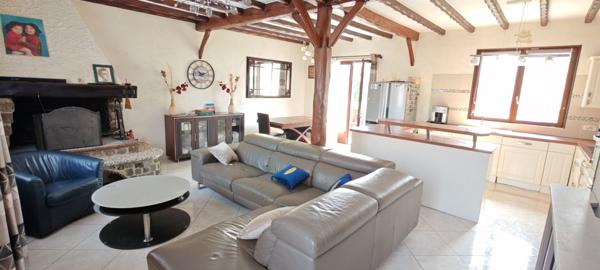 MAISON FAMILLIALE DE 6 CHAMBRES AVEC DEPENDANCES