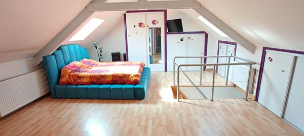 MAISON FAMILLIALE DE 6 CHAMBRES AVEC DEPENDANCES