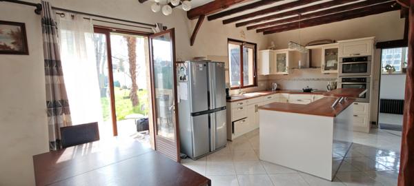 MAISON FAMILLIALE DE 6 CHAMBRES AVEC DEPENDANCES