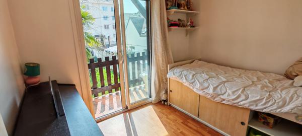 MAISON FAMILLIALE DE 6 CHAMBRES AVEC DEPENDANCES