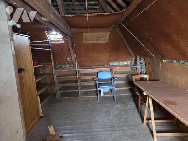 MAYENNE ville, ensemble de  deux maisons d'habitations avec chacune du terrain. 

Une premièr...