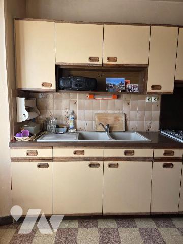 MAYENNE ville, ensemble de  deux maisons d'habitations avec chacune du terrain. 

Une premièr...