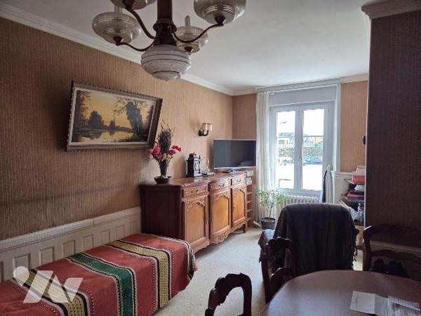 MAYENNE ville, ensemble de  deux maisons d'habitations avec chacune du terrain. 

Une premièr...