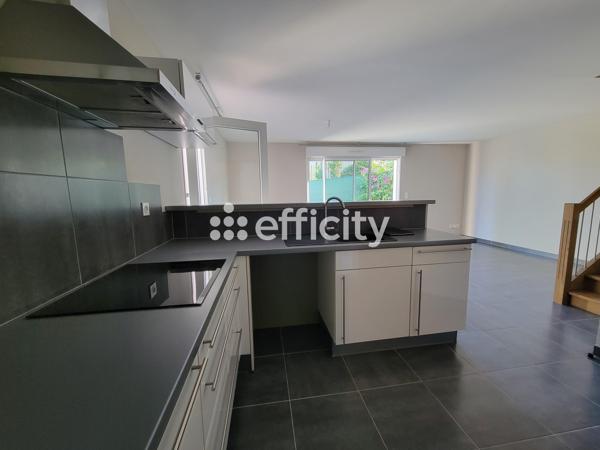Maison
         4 pièces
        - 86 m² 215 000 € *