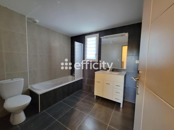 Maison
         4 pièces
        - 86 m² 215 000 € *
