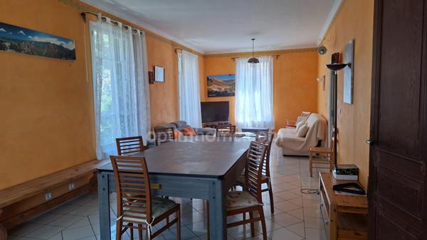 A Vendre : Élégante demeure des années 30 avec piscine, deux logements