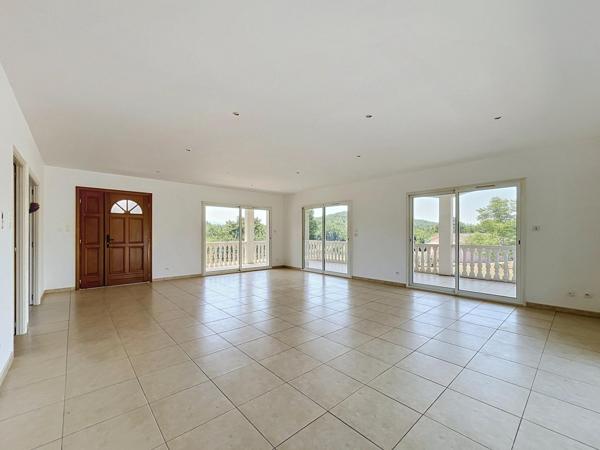 Maison de 5 pièces de 133 m² sur 2500 m² terrain