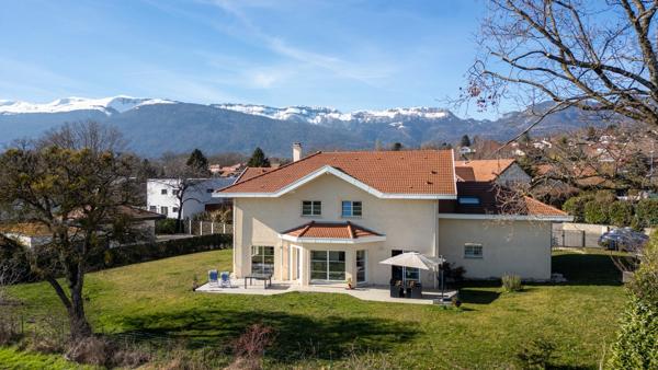 Maison contemporaine classée A + T1bis avec magnifique vue sur le Mont Blanc