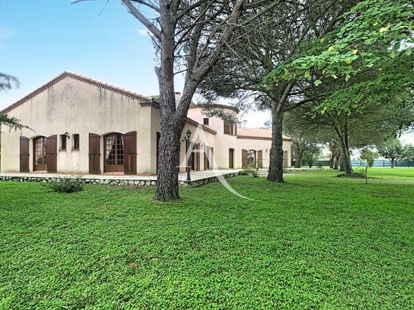 Villa avec parc arboré