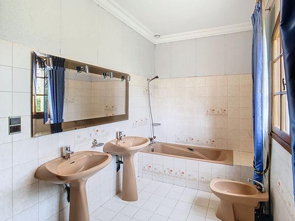 Villa avec parc arboré